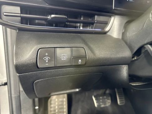 Certified 2025 Hyundai Elantra SEL image 50