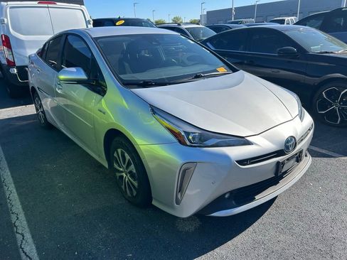 Used 2020 Toyota Prius LE image 1