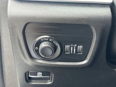 Used 2023 Jeep Grand Cherokee L Laredo AWD/4WD image 28