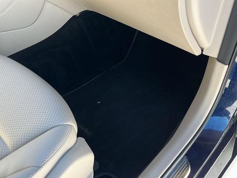 Used 2021 Mercedes-Benz GLC 300 4MATIC w/ Premium Package image 38