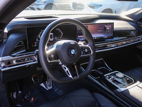 Used 2025 BMW 740i w/ Premium Package image 17