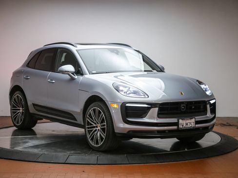 Certified 2026 Porsche Macan AWD/4WD image 9