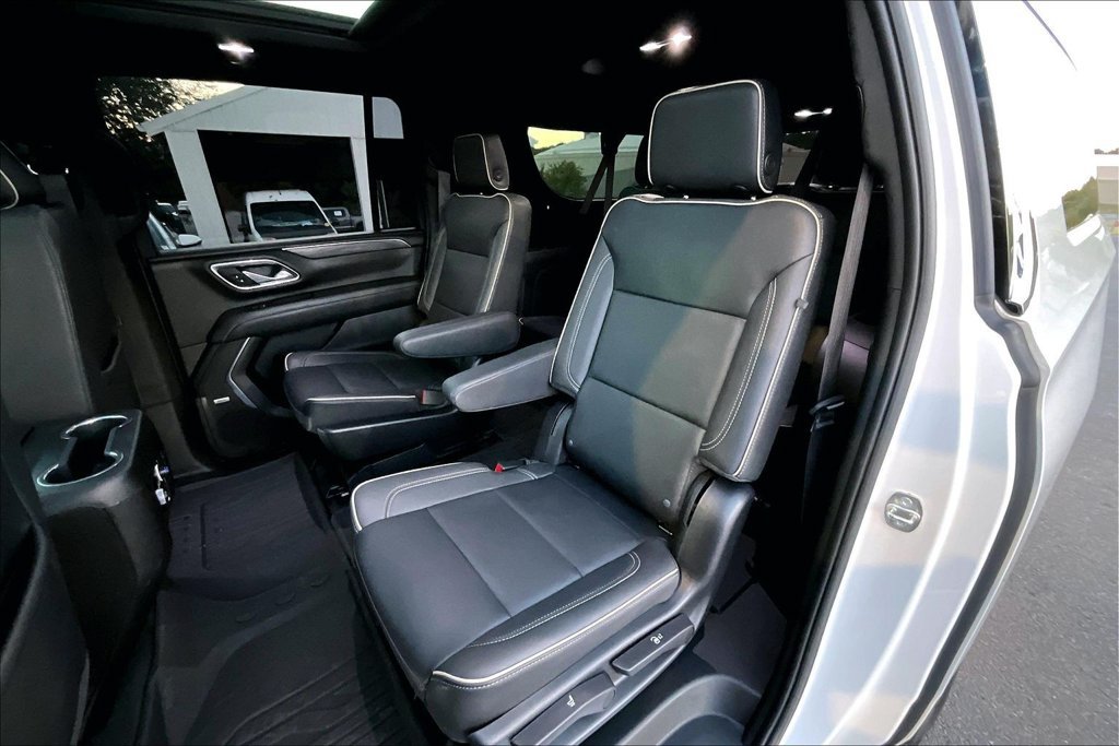 Used 2023 GMC Yukon XL SLT w/ SLT Premium Package AWD/4WD image 25