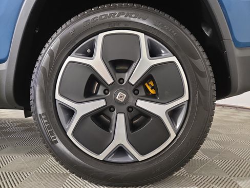 Used 2023 Rivian R1S Adventure AWD/4WD image 10