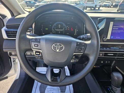 Used 2025 Toyota Camry LE image 25