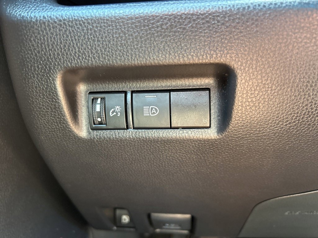 Used 2025 Toyota RAV4 XLE AWD/4WD image 29