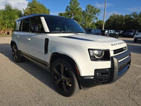Used 2024 Land Rover Defender 110 X-Dynamic SE AWD/4WD image 6