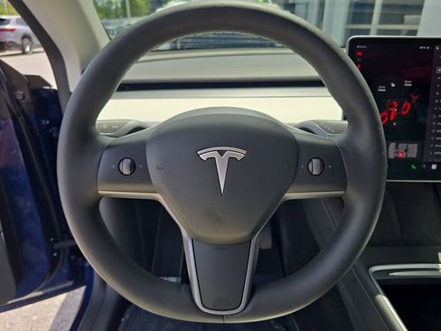Used 2023 Tesla Model Y Long Range AWD/4WD image 26