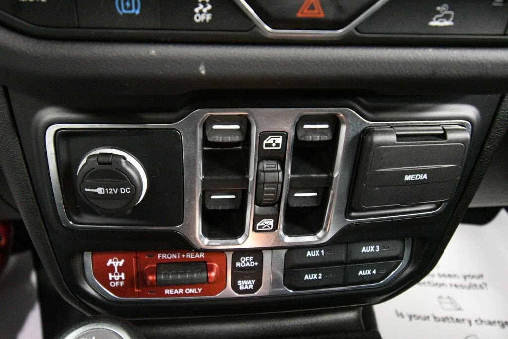 Used 2024 Jeep Wrangler Unlimited Rubicon 4xe AWD/4WD image 16