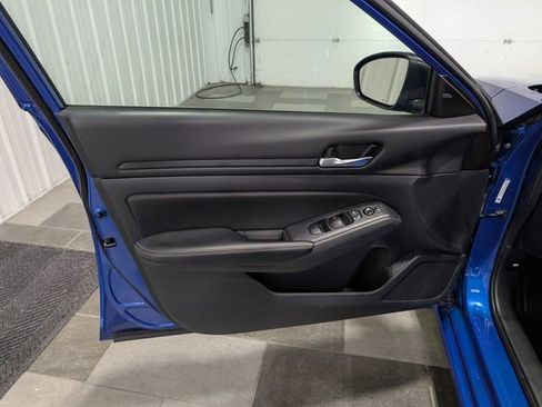 Used 2025 Nissan Altima 2.5 SV image 12