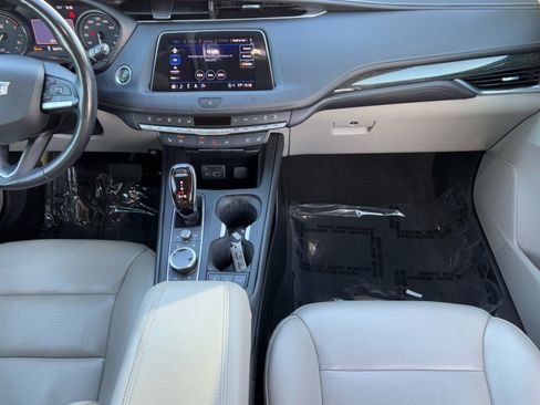 Used 2021 Cadillac XT4 Premium Luxury image 16