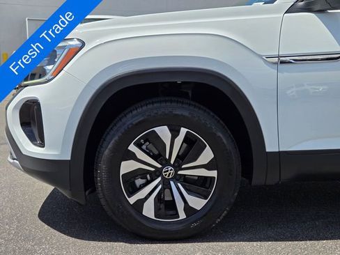 Certified 2025 Volkswagen Atlas Cross Sport SE image 9