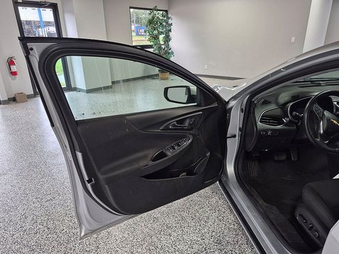 Used 2016 Chevrolet Malibu LT FWD image 17