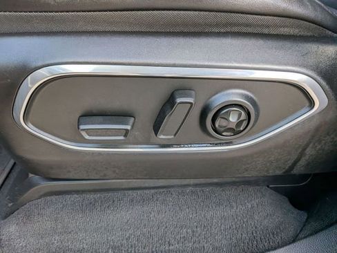 Used 2024 Jeep Wagoneer Series II w/ Flexible Seating Group image 12