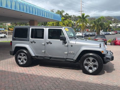 Used 2018 Jeep Wrangler Unlimited Sahara AWD/4WD image 6
