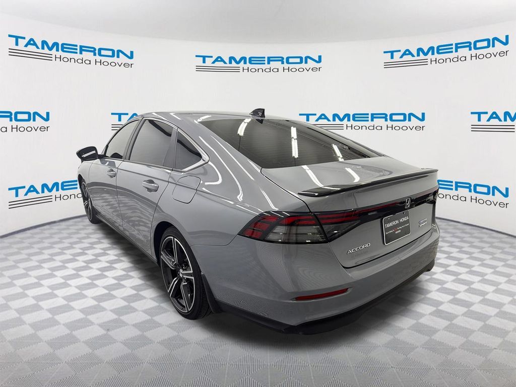 Used 2025 Honda Accord Sport image 3