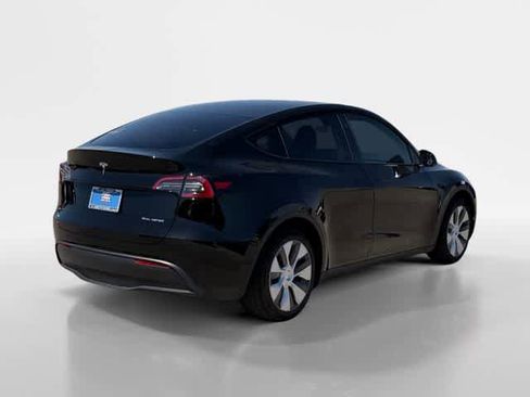 Used 2023 Tesla Model Y Long Range image 5