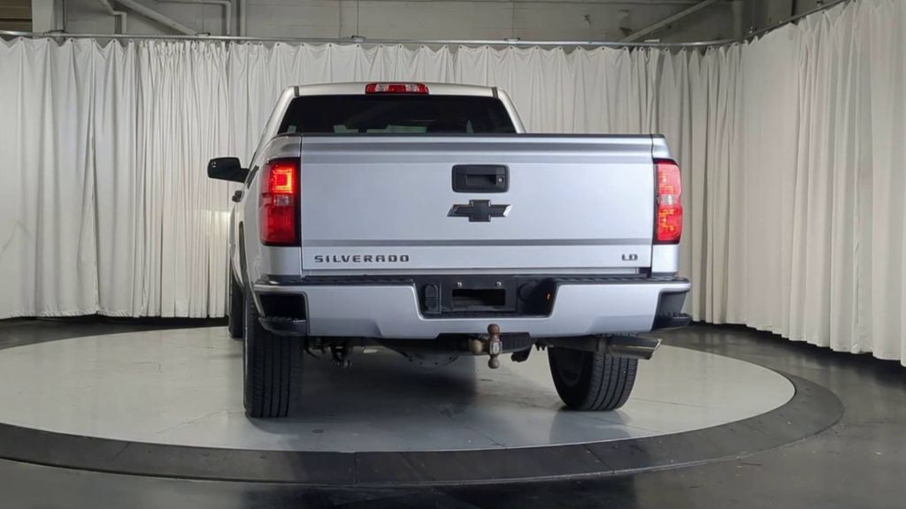 Used 2019 Chevrolet Silverado 1500 Custom w/ Custom Convenience Package AWD/4WD image 9