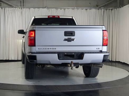 Used 2019 Chevrolet Silverado 1500 Custom w/ Custom Convenience Package AWD/4WD image 9
