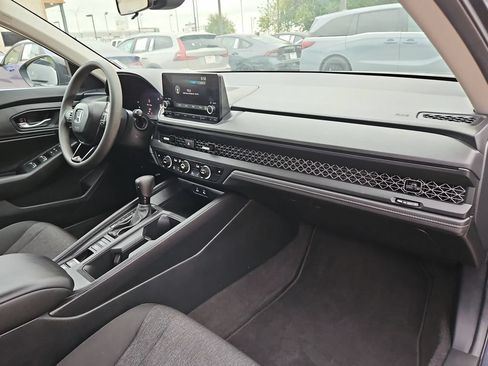 Used 2025 Honda Accord SE image 32