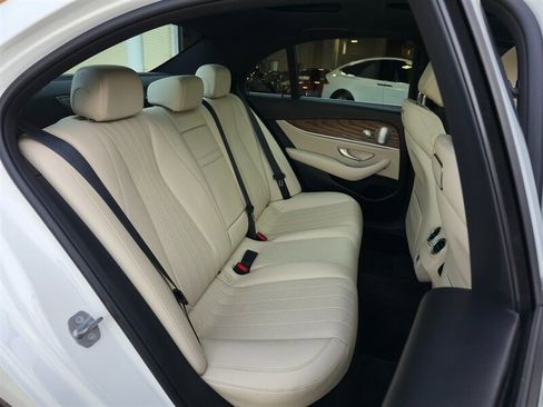 Used 2018 Mercedes-Benz E 400 4MATIC Sedan w/ Premium 1 Package image 32