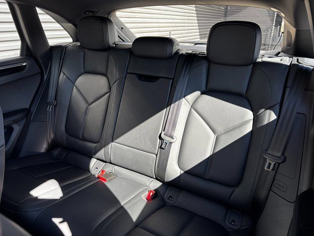 Certified 2026 Porsche Macan AWD/4WD image 25