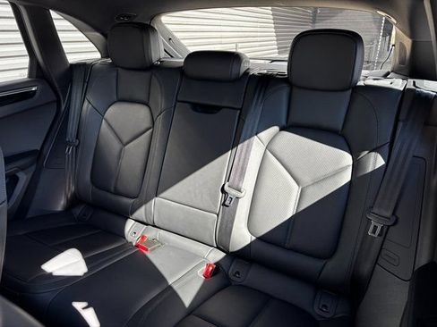 Certified 2026 Porsche Macan AWD/4WD image 25