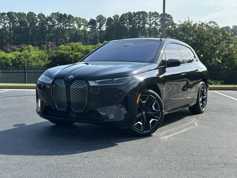 Used 2024 BMW iX xDrive50 w/ Sport Package AWD/4WD image 5