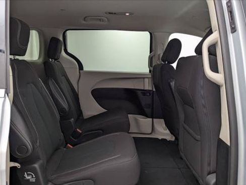 Used 2023 Chrysler Voyager LX FWD image 19