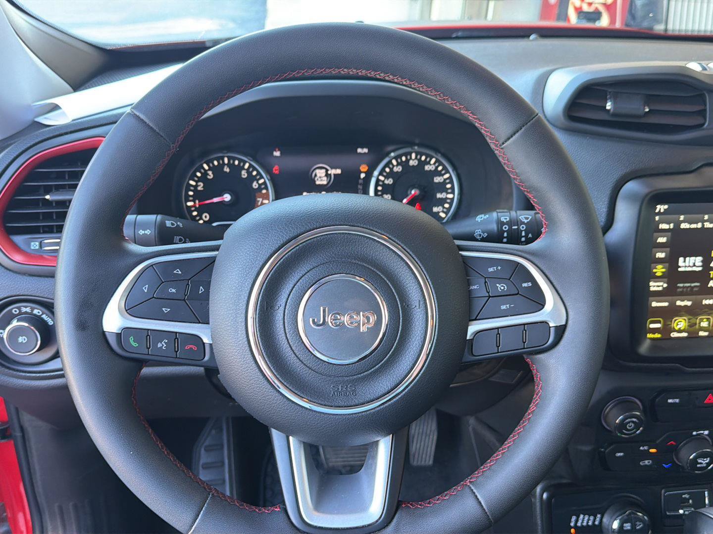 Used 2023 Jeep Renegade Trailhawk AWD/4WD image 19