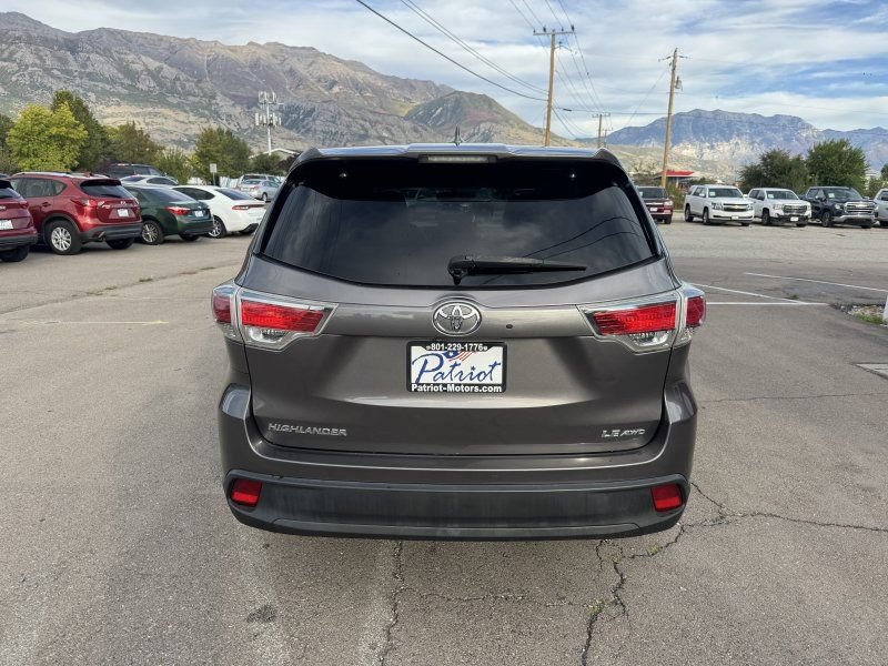 Used 2015 Toyota Highlander Plus AWD/4WD image 4