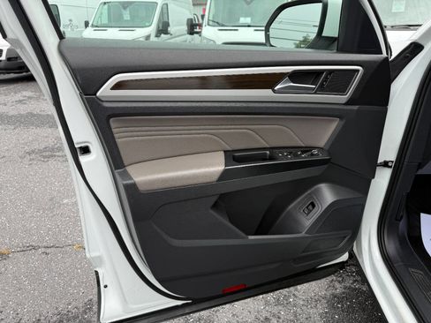 Used 2021 Volkswagen Atlas SE image 11