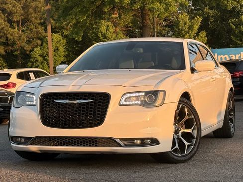 Used 2018 Chrysler 300 S RWD image 1