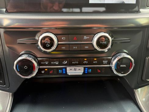 Used 2025 Ford F150 Lariat AWD/4WD image 22