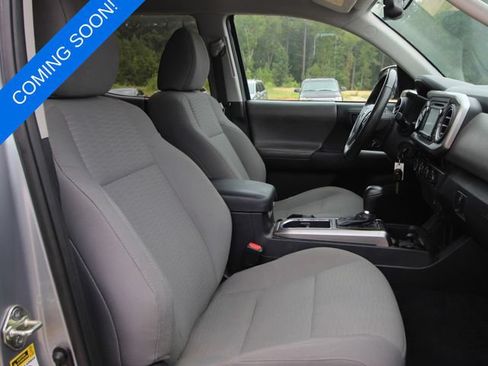 Used 2017 Toyota Tacoma SR5 AWD/4WD image 5