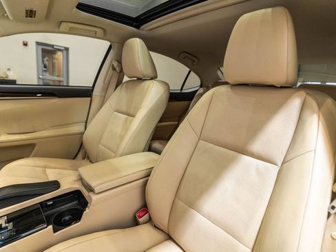 Used 2014 Lexus ES 350 w/ Luxury Package FWD image 6