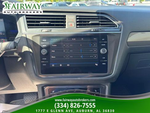 Used 2023 Volkswagen Tiguan SE AWD/4WD image 20