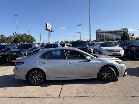 Used 2021 Toyota Camry SE AWD/4WD image 4