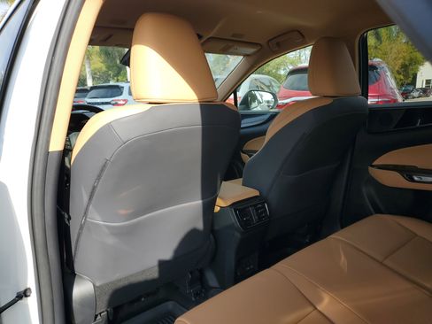 Used 2025 Lexus NX 250 FWD w/ Towing Package (2000 Lbs) image 11