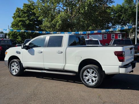 Used 2019 Nissan Titan SV w/ SV Convenience Package image 29