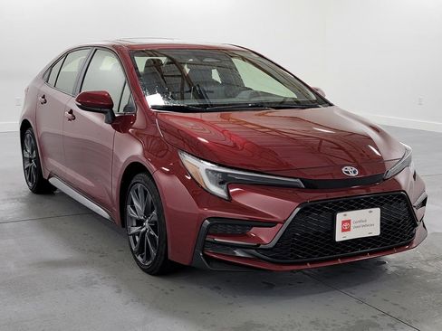 Used 2025 Toyota Corolla SE w/ SE Premium Package FWD image 2