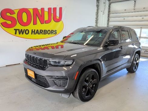 Used 2023 Jeep Grand Cherokee Altitude AWD/4WD image 1