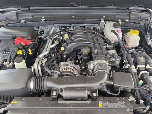 Used 2025 Jeep Gladiator Willys image 10