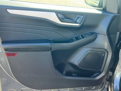 Certified 2022 Ford Escape SE w/ SE Sport Appearance Package AWD/4WD image 16