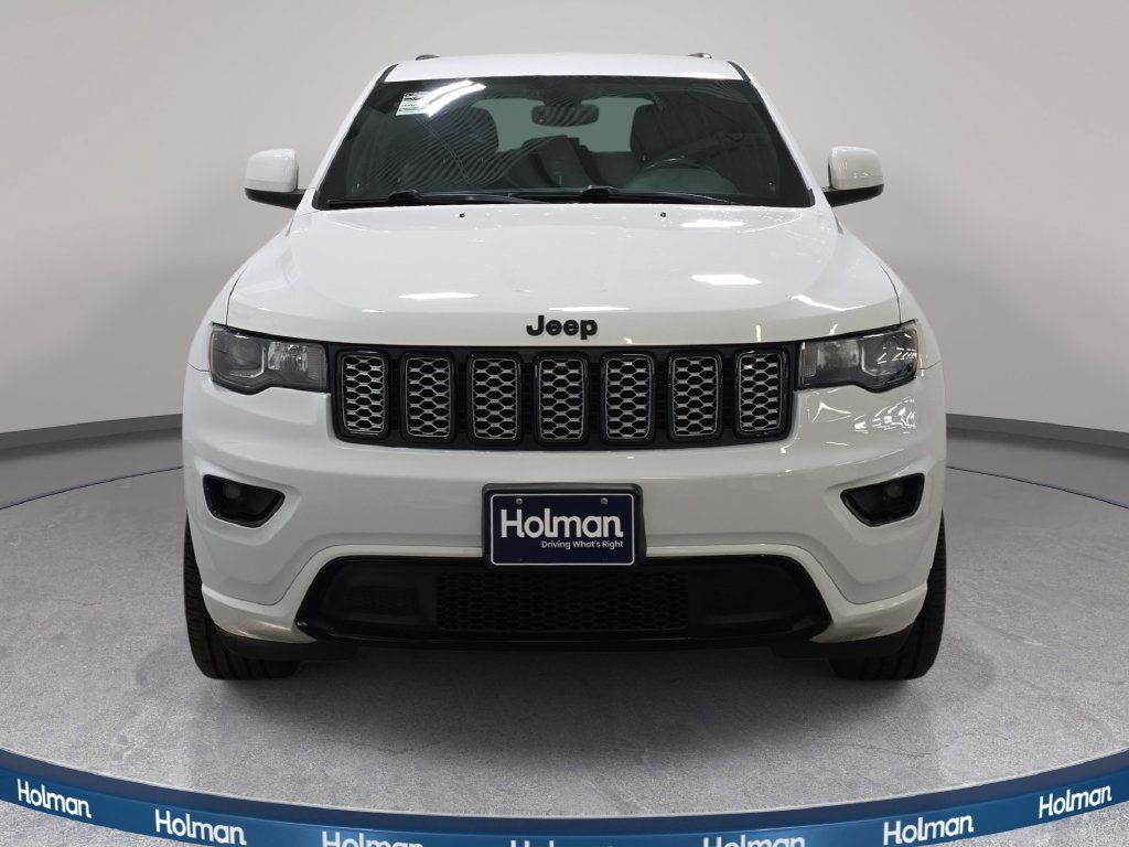Used 2018 Jeep Grand Cherokee Altitude AWD/4WD image 3