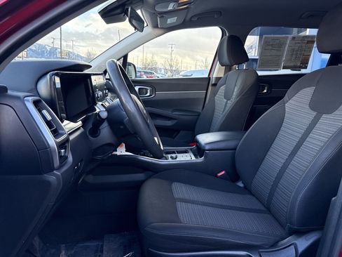Used 2022 Kia Sorento LX image 12