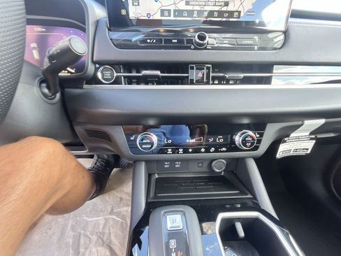 New 2025 Mitsubishi Outlander SE image 19