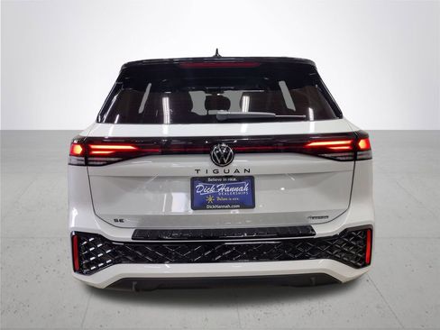 New 2025 Volkswagen Tiguan SE R-Line image 14