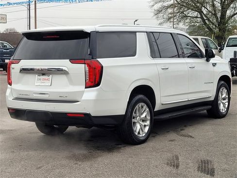Used 2023 GMC Yukon XL SLT w/ SLT Premium Package image 4
