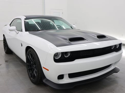 Used 2023 Dodge Challenger SRT Hellcat RWD image 2